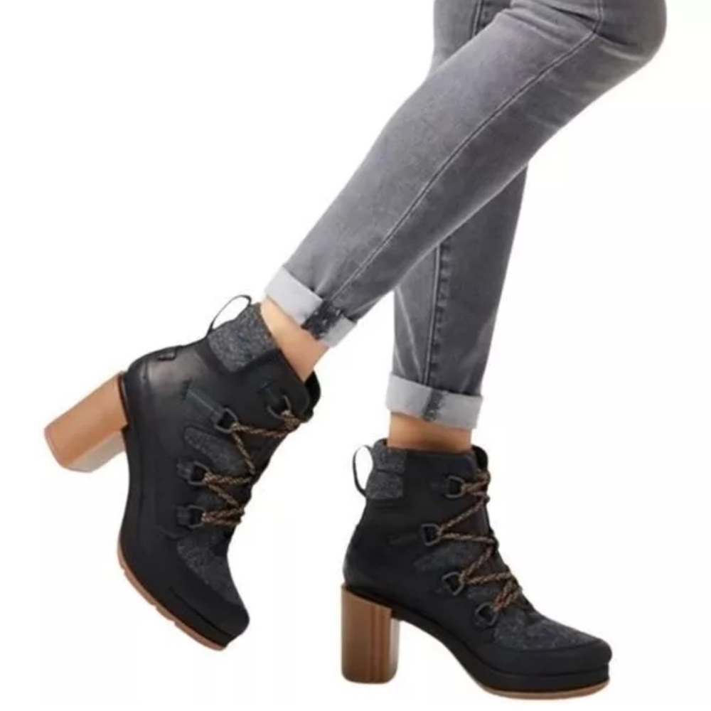 New NWT Sorel Chunky Heel gray black leather ankle boots lace up platform 6.5